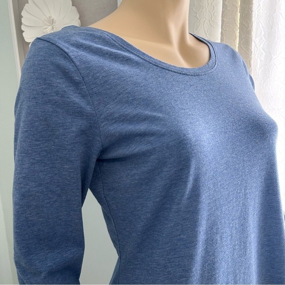 Lolë Luisa 3 medium strength blue athleisure dress with open back - Picture 3 of 9